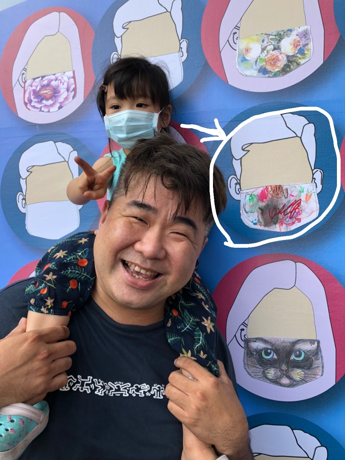 小妹妹和她的作品。 圖:中友百貨/提供 小妹妹和她的作品。 圖:中友百貨/提供