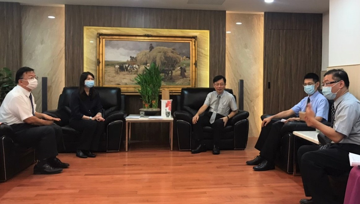 高雄地檢署莊榮松檢察長(中右)邀請毒防局出席本土化多元處遇計畫成果發表會。 圖/高市毒防局 高雄地檢署莊榮松檢察長(中右)邀請毒防局出席本土化多元處遇計畫成果發表會。 圖/高市毒防局