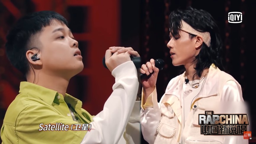 李佳隆新作再獲好評,與林渝植Anoryz合作的《衛星Satellite》,讓吳亦凡狂讚「這歌會火」。 圖:翻攝自《中國新說唱2020》愛奇藝台灣站 李佳隆新作再獲好評,與林渝植Anoryz合作的《衛星Satellite》,讓吳亦凡狂讚「這歌會火」。 圖:翻攝自《中國新說唱2020》愛奇藝台灣站