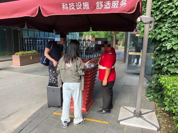 大陸一名豪宅的保全透露,「富人的生活,是我們這些人想像不到的精彩」。 圖:翻攝自《ZAKER》 大陸一名豪宅的保全透露,「富人的生活,是我們這些人想像不到的精彩」。 圖:翻攝自《ZAKER》