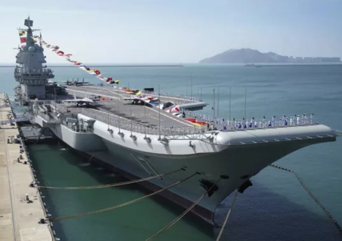 解放軍自製航母「山東號」目前正在渤海進行艦載機組訓。 圖:翻攝自網路 解放軍自製航母「山東號」目前正在渤海進行艦載機組訓。 圖:翻攝自網路