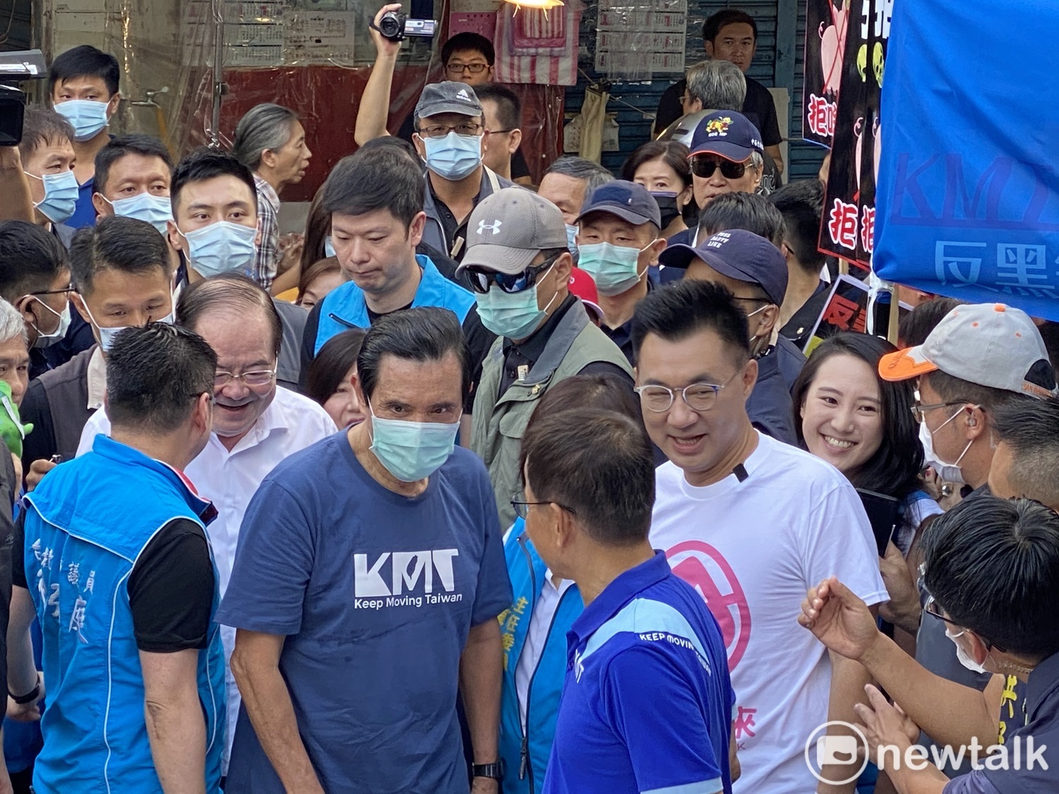 國民黨主席江啟臣、前總統馬英九今出席國民黨發動連署反瘦肉精美豬進口公投。 圖:周煊惠 /攝 國民黨主席江啟臣、前總統馬英九今出席國民黨發動連署反瘦肉精美豬進口公投。 圖:周煊惠 /攝