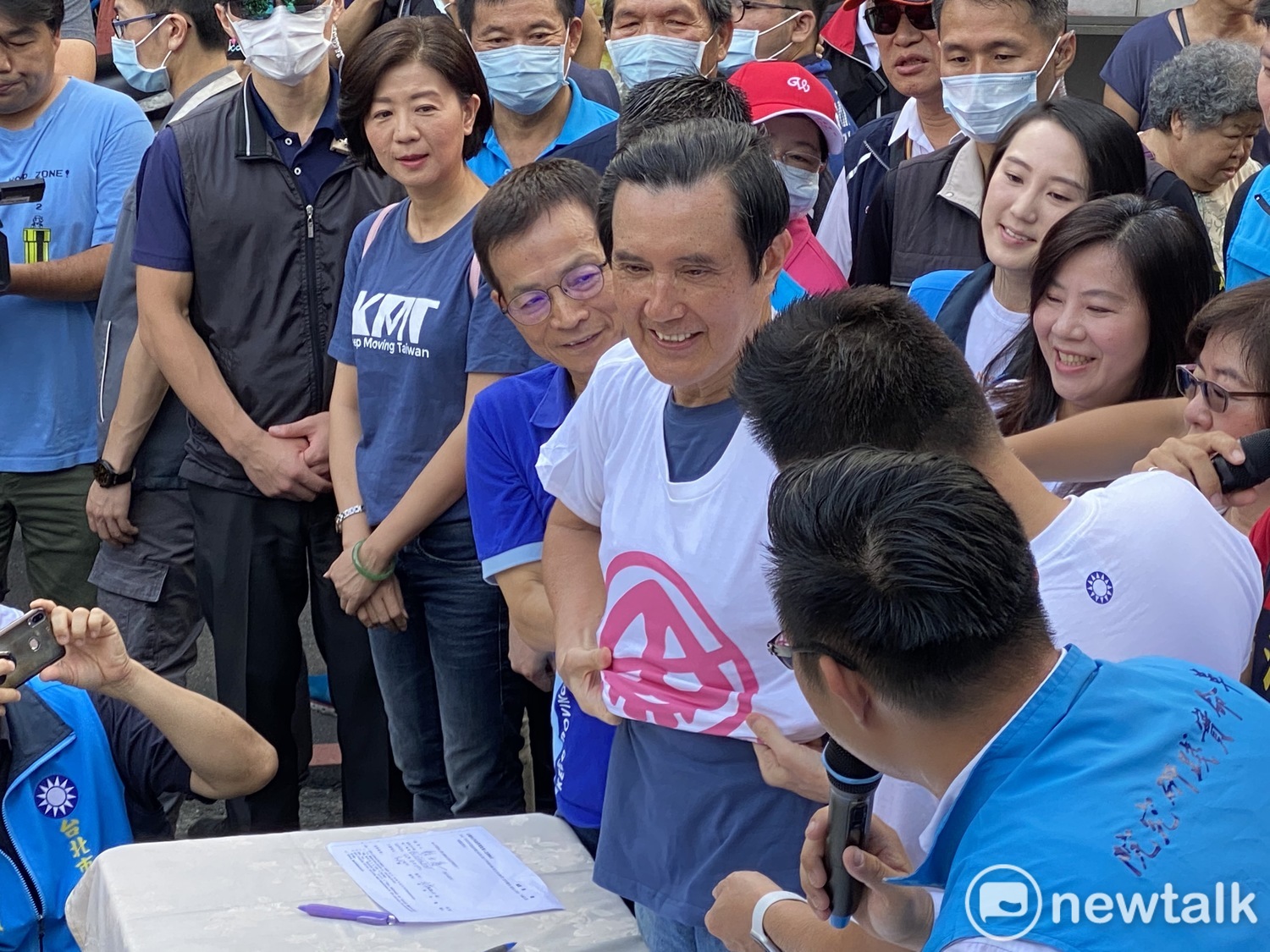 國民黨主席江啟臣、前總統馬英九今出席國民黨發動連署反瘦肉精美豬進口公投。 圖:周煊惠 /攝 國民黨主席江啟臣、前總統馬英九今出席國民黨發動連署反瘦肉精美豬進口公投。 圖:周煊惠 /攝