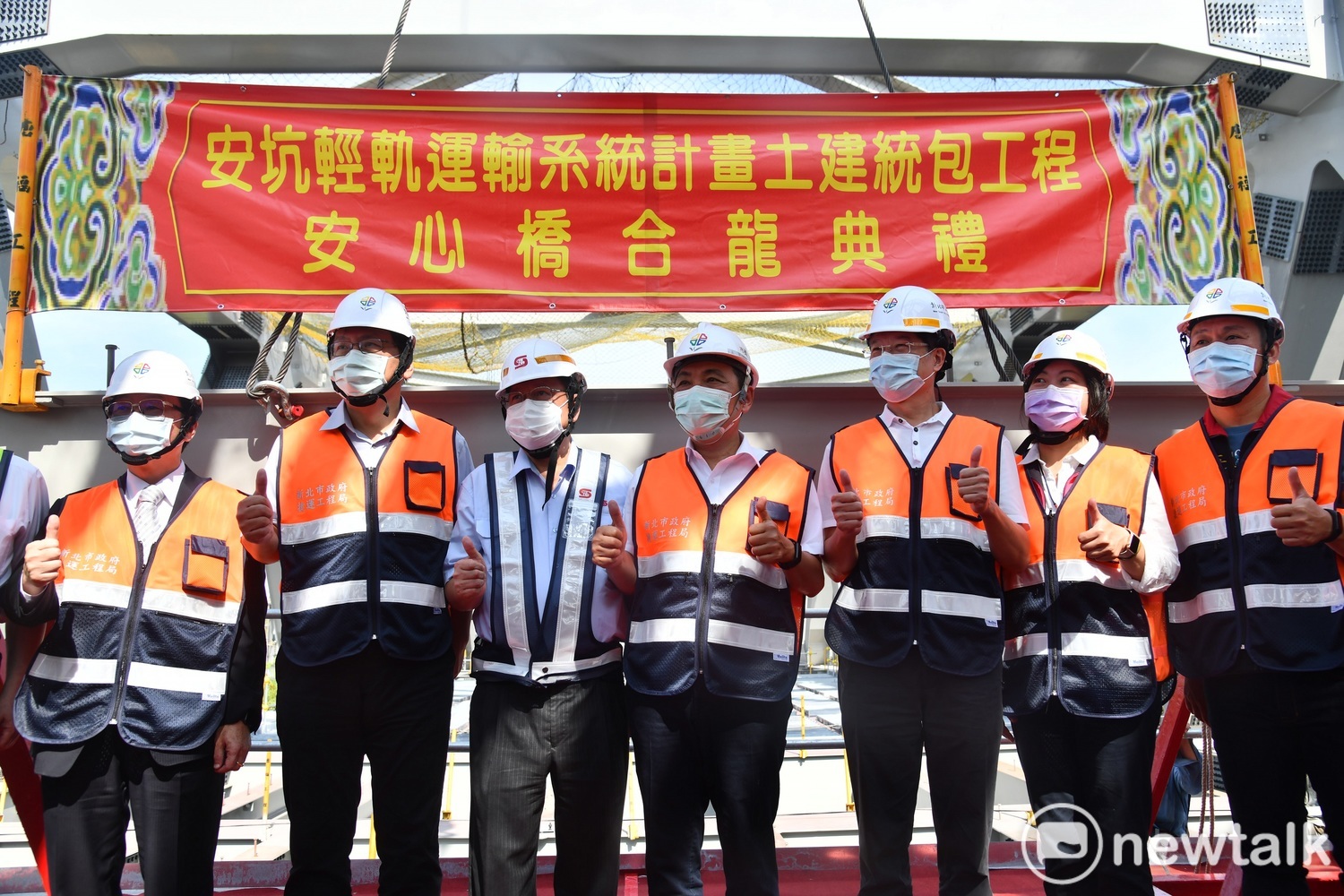 侯友宜上午出席安心橋全橋合龍典禮,呼籲中央多支持新北軌道建設。 圖:林昀真/攝 侯友宜上午出席安心橋全橋合龍典禮,呼籲中央多支持新北軌道建設。 圖:林昀真/攝