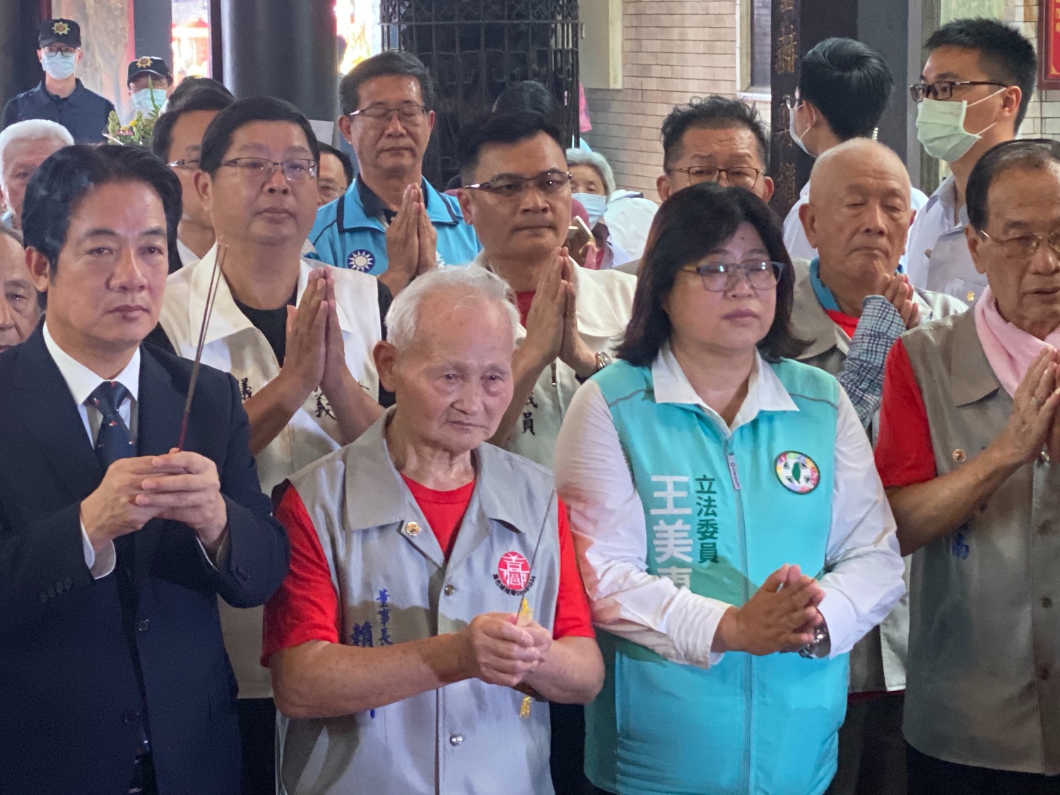 副總統賴清德到嘉義市城隍廟參拜。 圖:嘉義記者公會/提供 副總統賴清德到嘉義市城隍廟參拜。 圖:嘉義記者公會/提供