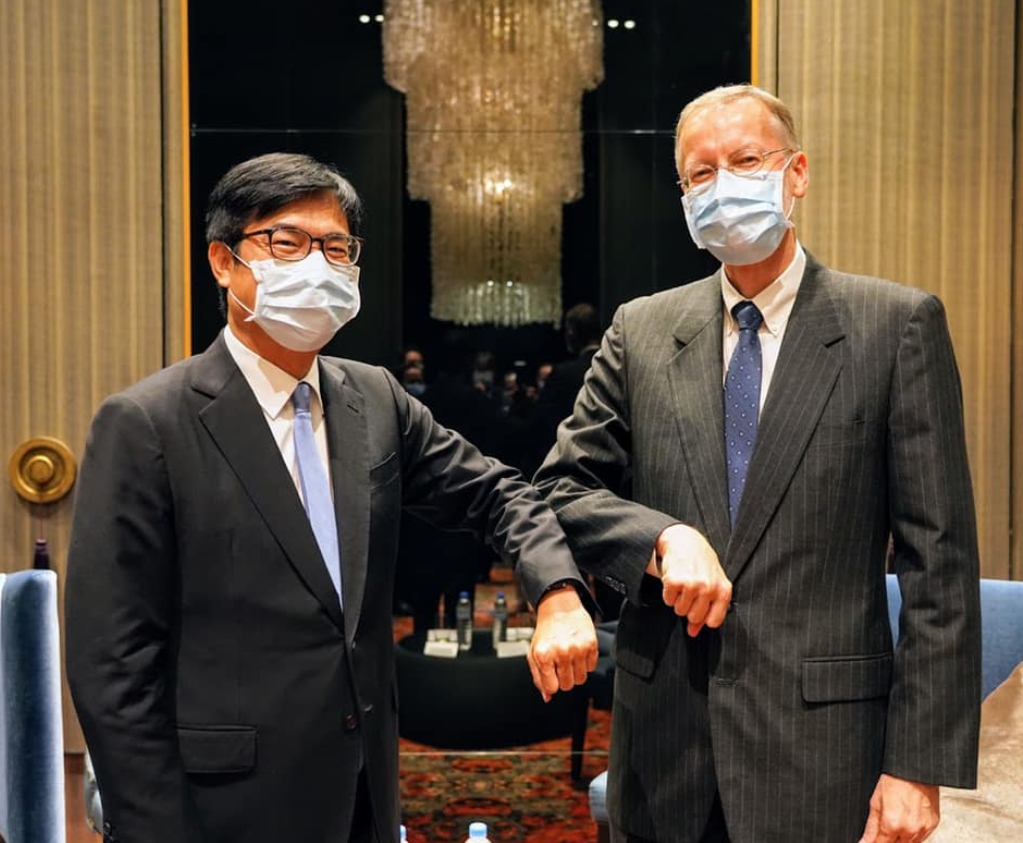 美國在台協會(AIT)處長酈英傑與高雄市長陳其邁。 圖 : 翻攝自美國在台協會 AIT 臉書 美國在台協會(AIT)處長酈英傑與高雄市長陳其邁。 圖 : 翻攝自美國在台協會 AIT 臉書