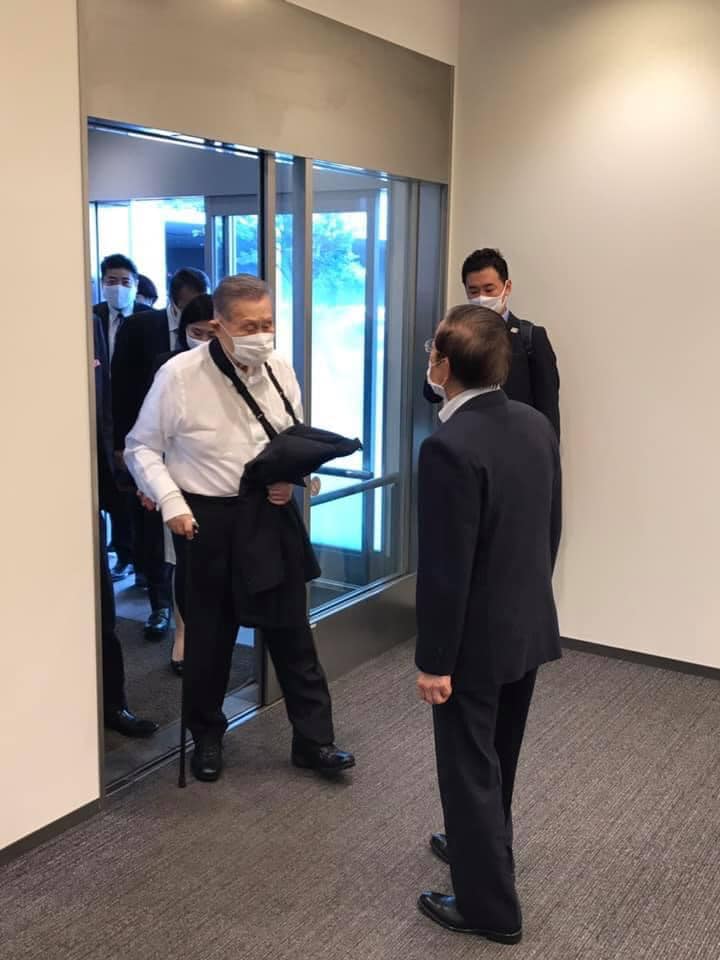 日本前首相森喜朗今(18)日率團訪台,謝長廷赴機場送機。 圖/取自謝長廷臉書 日本前首相森喜朗今(18)日率團訪台,謝長廷赴機場送機。 圖/取自謝長廷臉書