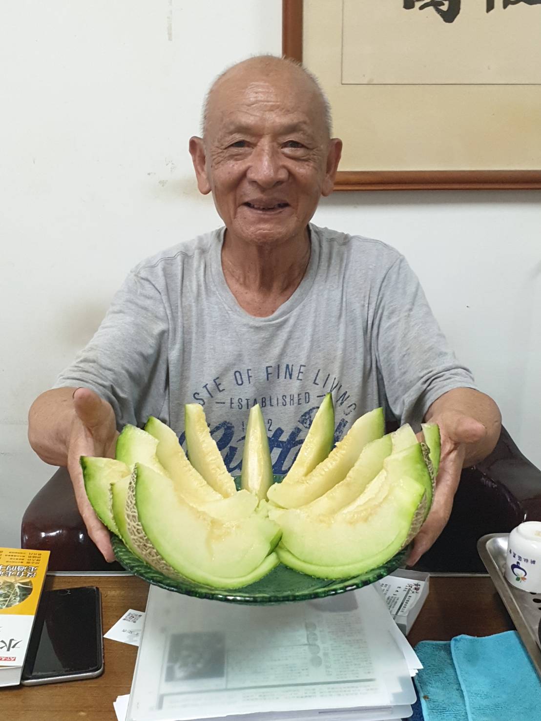 陳水良忍受7年時間的血本無歸,歷經水災、氣候劇變等挑戰,終於成功種植出頂級嬌貴的網紋洋香瓜。 圖:陳水良/提供 陳水良忍受7年時間的血本無歸,歷經水災、氣候劇變等挑戰,終於成功種植出頂級嬌貴的網紋洋香瓜。 圖:陳水良/提供