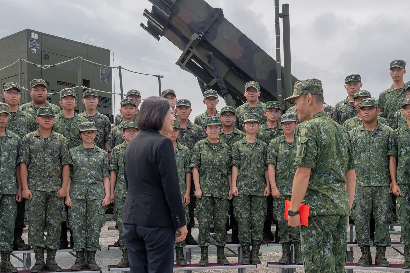 共機擾台挑釁 蔡英文：國人團結一致 外交內政一定能站穩腳步