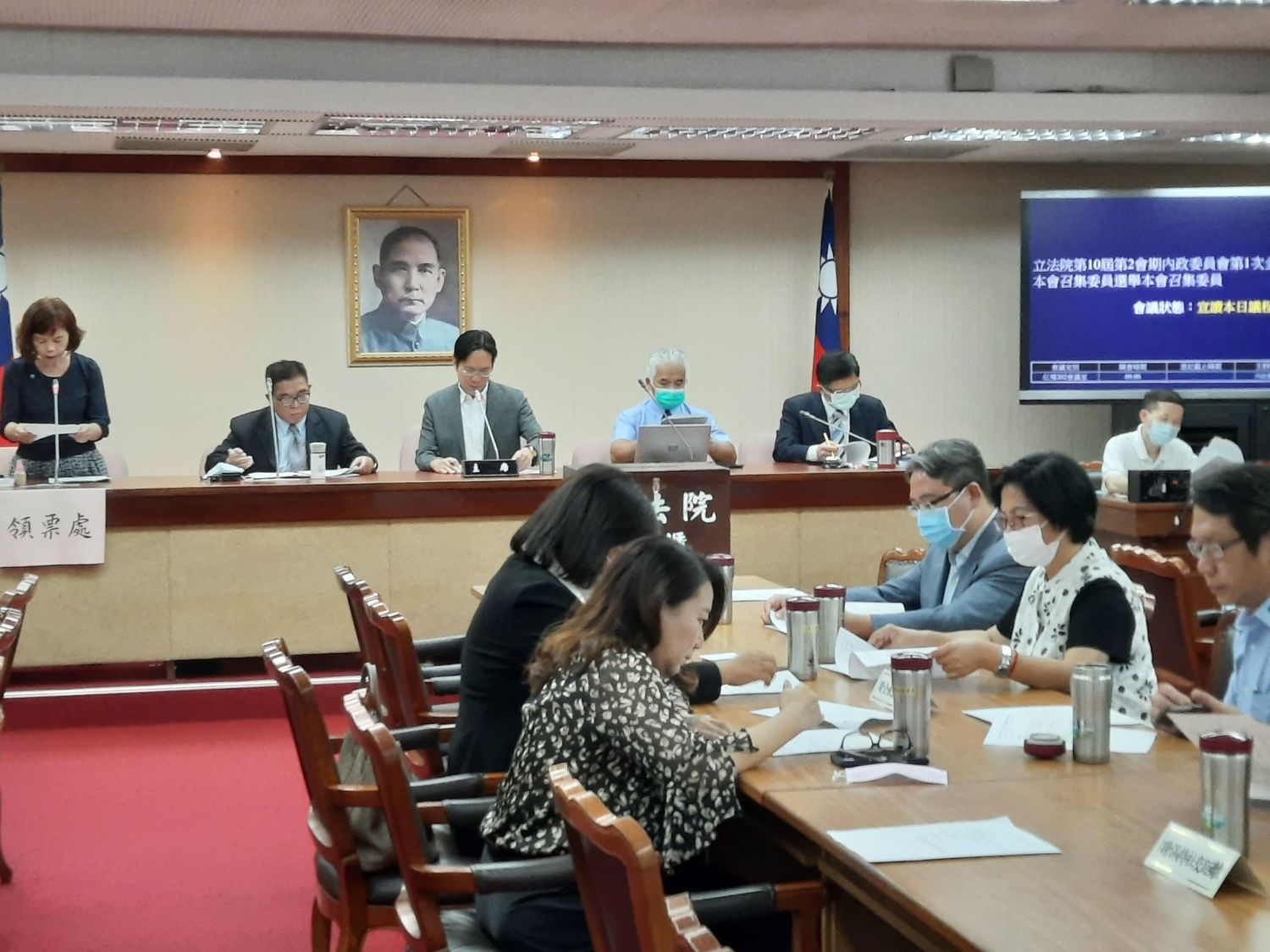 各委員今天舉行召委選舉,內政委員會由綠委沈發惠、藍委鄭天財擔任。 圖:陳佩君/攝 各委員今天舉行召委選舉,內政委員會由綠委沈發惠、藍委鄭天財擔任。 圖:陳佩君/攝