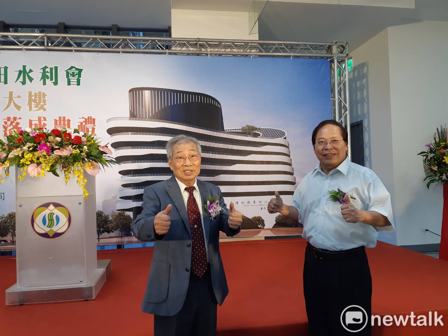現任會長黃金春(左)、總幹事黃金德(右)將於九月底卸任。 圖:林昀真/攝 現任會長黃金春(左)、總幹事黃金德(右)將於九月底卸任。 圖:林昀真/攝
