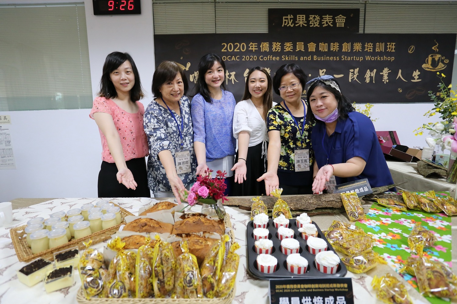 學員們開心地呈現培訓成果。 嶺東科大/提供 學員們開心地呈現培訓成果。 嶺東科大/提供