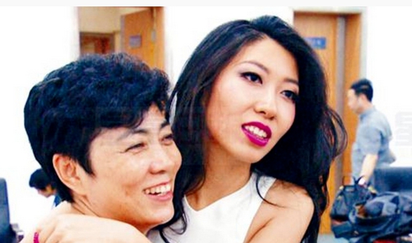 曲婉婷與母親張明傑。 曲婉婷與母親張明傑。