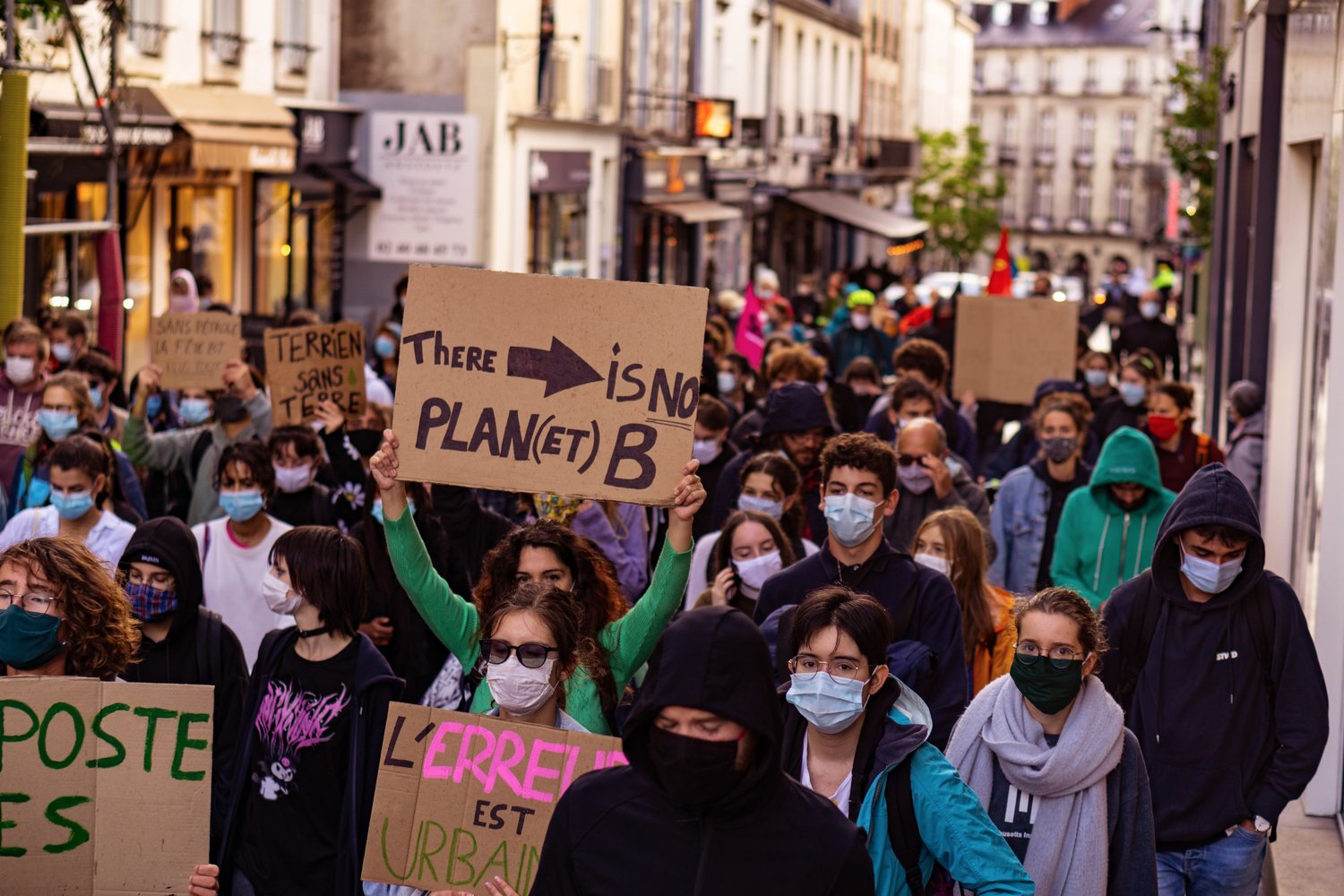 歐美氣候抗議運動並未因疫情擴散中斷,反倒持續擴大。 圖:取自Youth For Climate Nantes推特 歐美氣候抗議運動並未因疫情擴散中斷,反倒持續擴大。 圖:取自Youth For Climate Nantes推特