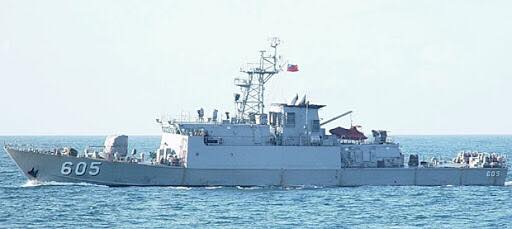 越來越挑釁! 共機越過台海中線後 解放軍軍艦今日緊鄰台海「鄰接區」