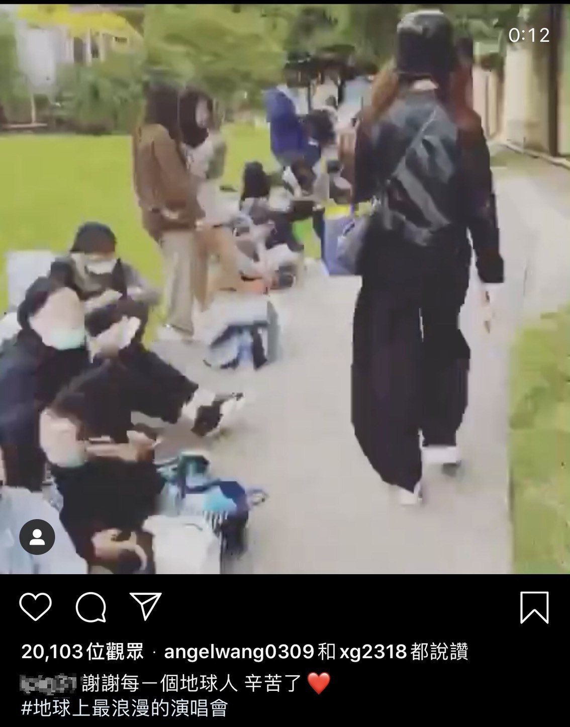 小鬼黃鴻升經紀人Dinp曝光現在在華山的排隊人潮。 圖:翻攝Instagram 小鬼黃鴻升經紀人Dinp曝光現在在華山的排隊人潮。 圖:翻攝Instagram