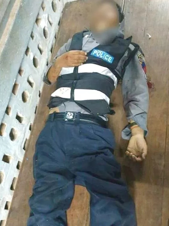 昨(5日)緬甸不明人士將一枚炸彈投擲到巡邏車上,炸死3名警察與1位民眾,截至目前為止共10人受傷。 圖 : 翻攝自緬甸中文網 昨(5日)緬甸不明人士將一枚炸彈投擲到巡邏車上,炸死3名警察與1位民眾,截至目前為止共10人受傷。 圖 : 翻攝自緬甸中文網
