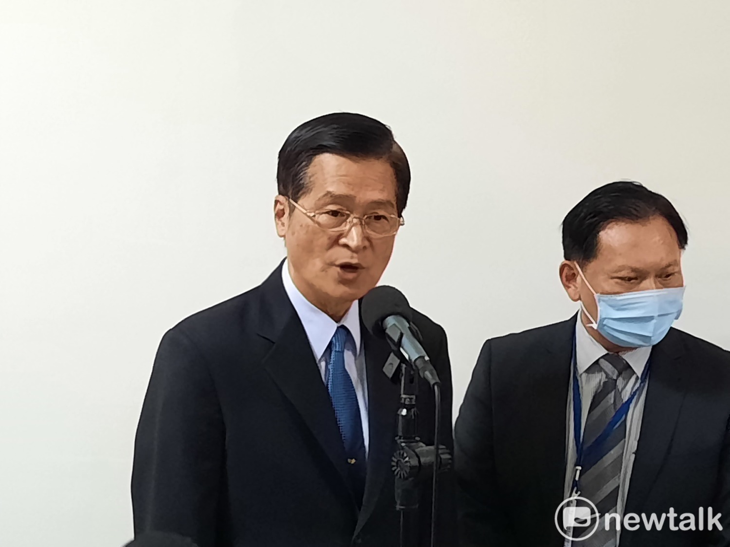 針對爆料,嚴德發受訪時說,已成立專案小組調查。 圖:陳佩君/攝 針對爆料,嚴德發受訪時說,已成立專案小組調查。 圖:陳佩君/攝