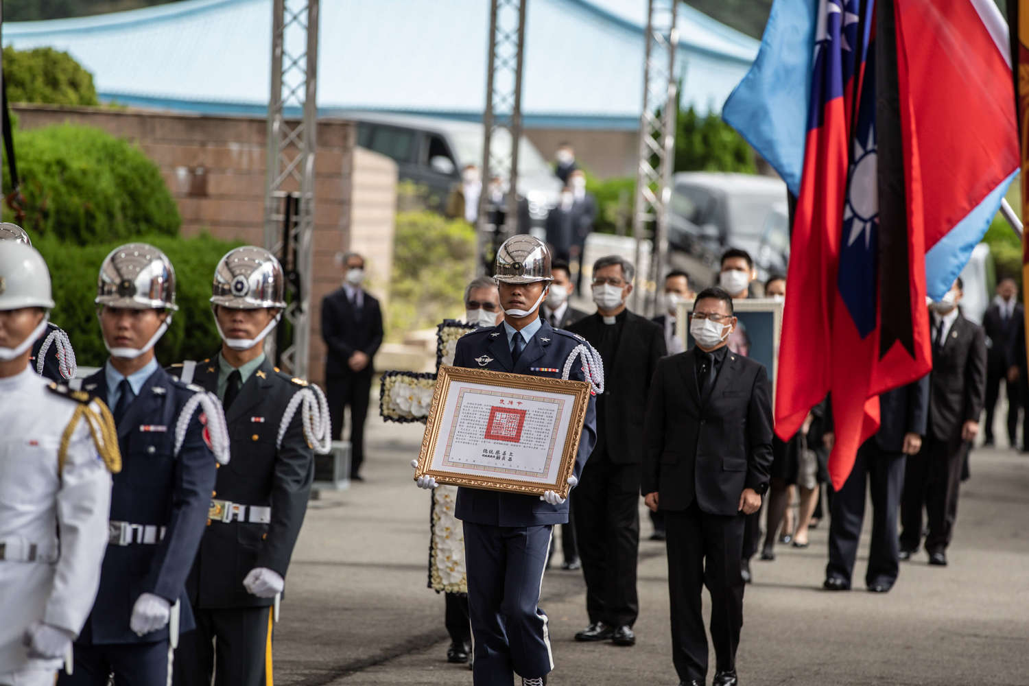 前總統李登輝骨灰罈抵達五指山。 圖/軍聞社提供 前總統李登輝骨灰罈抵達五指山。 圖/軍聞社提供
