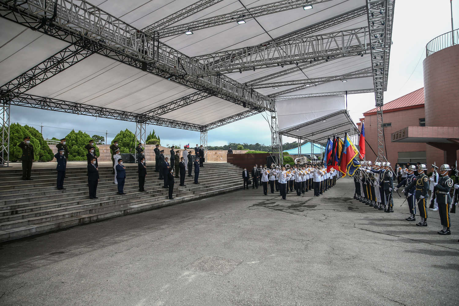 前總統李登輝骨灰罈抵達五指山。 圖/軍聞社提供 前總統李登輝骨灰罈抵達五指山。 圖/軍聞社提供
