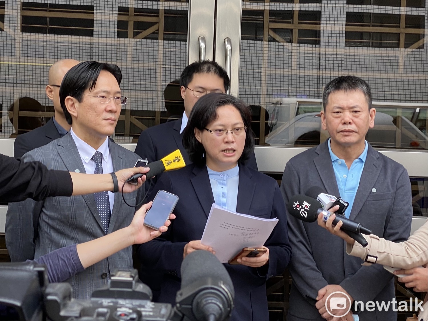 國民黨團總召林為洲(右起)、民眾黨團總召賴香伶、副總召張其祿。 圖:周煊惠 /攝 國民黨團總召林為洲(右起)、民眾黨團總召賴香伶、副總召張其祿。 圖:周煊惠 /攝