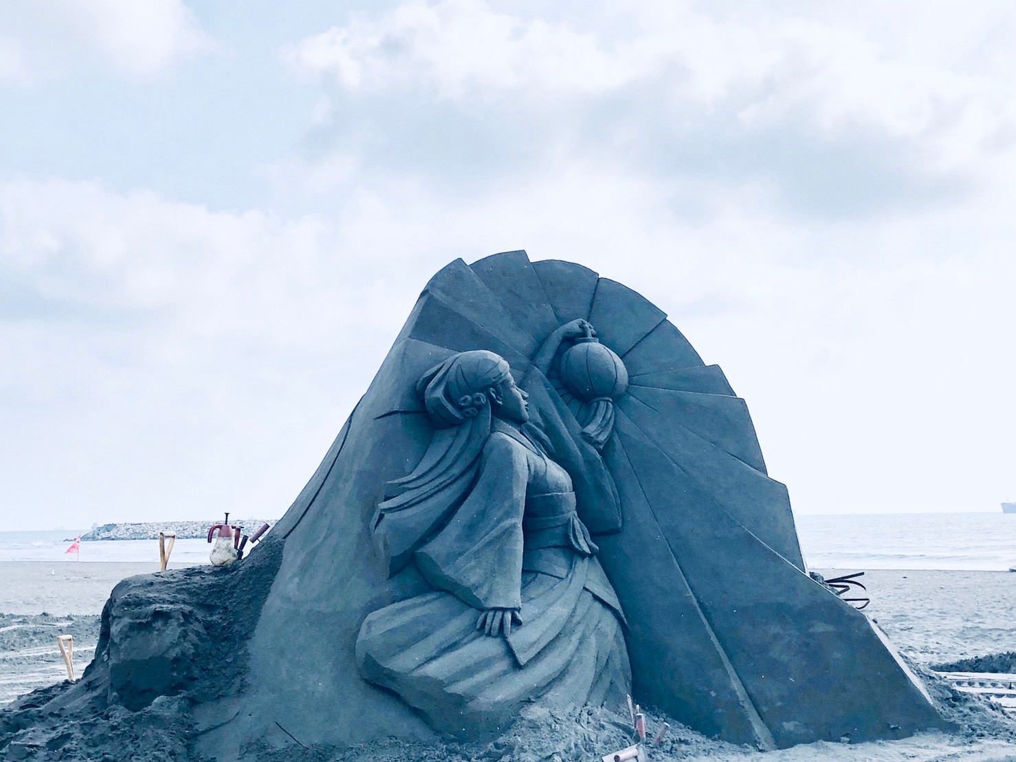 旗津黑沙玩藝節主題沙雕作品。 圖:高雄市政府/提供 旗津黑沙玩藝節主題沙雕作品。 圖:高雄市政府/提供