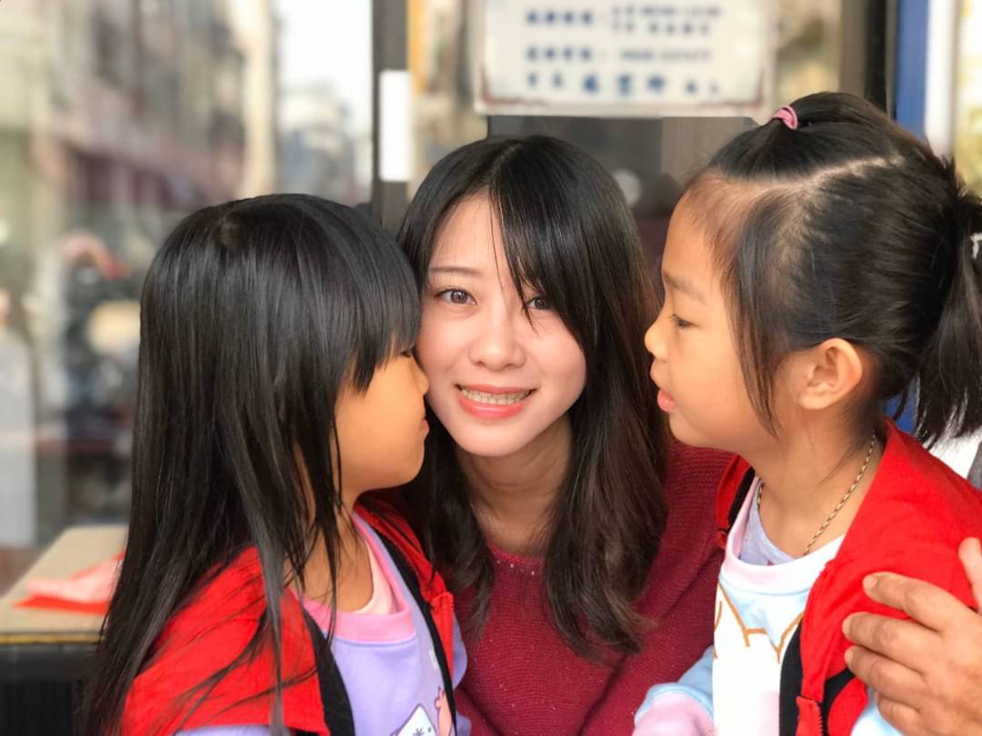 林京玲與里內小朋友互動親切。 圖:林京玲/提供 林京玲與里內小朋友互動親切。 圖:林京玲/提供