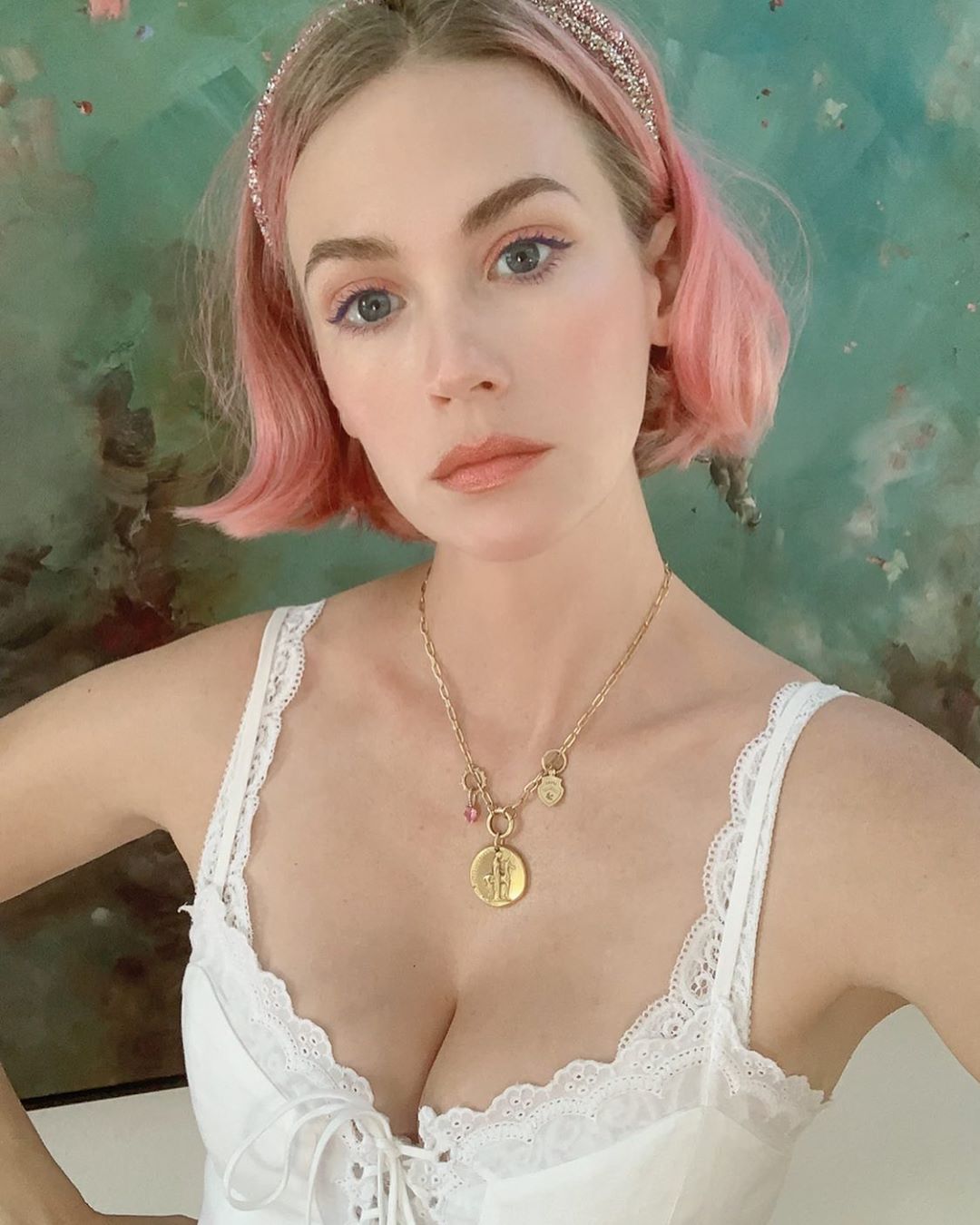 詹紐瑞·瓊斯因演出美國影集《廣告狂人》而為人所知。 圖:翻攝自January Jones IG 詹紐瑞·瓊斯因演出美國影集《廣告狂人》而為人所知。 圖:翻攝自January Jones IG