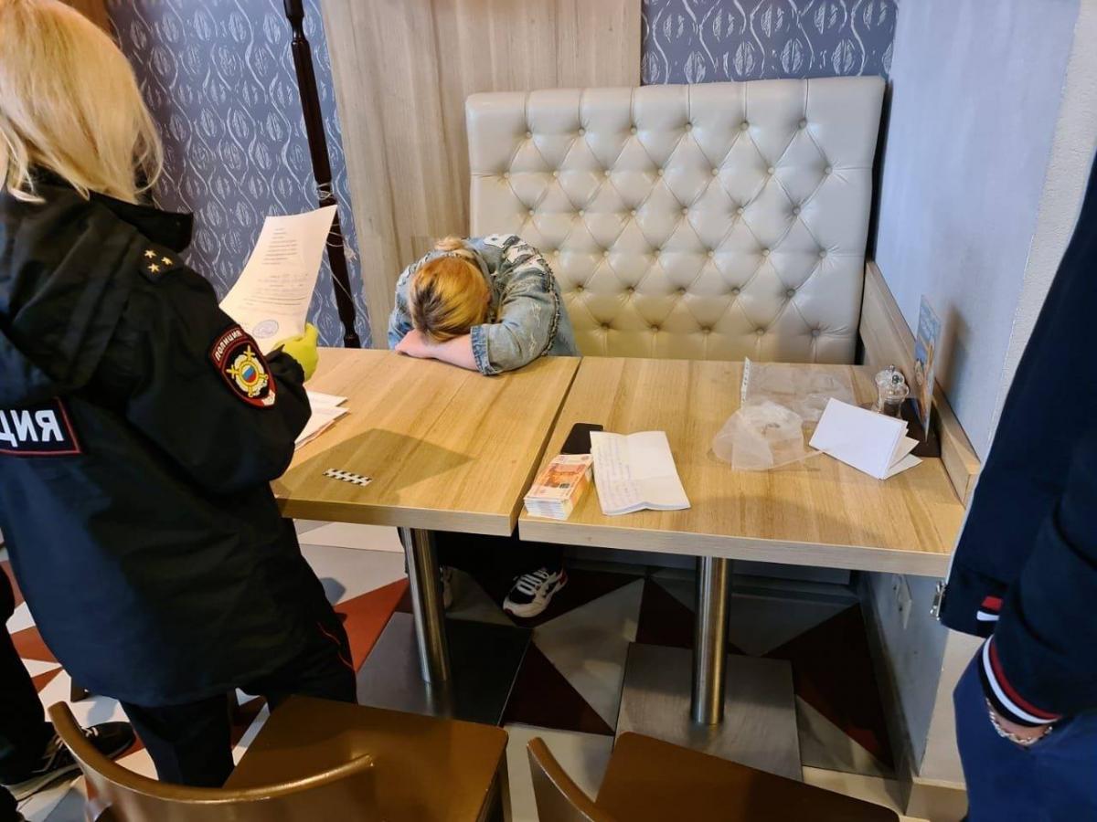 警方在莫斯科逮捕想賣掉女兒的佳德齊瓦。 圖:翻攝自警方臉書 警方在莫斯科逮捕想賣掉女兒的佳德齊瓦。 圖:翻攝自警方臉書