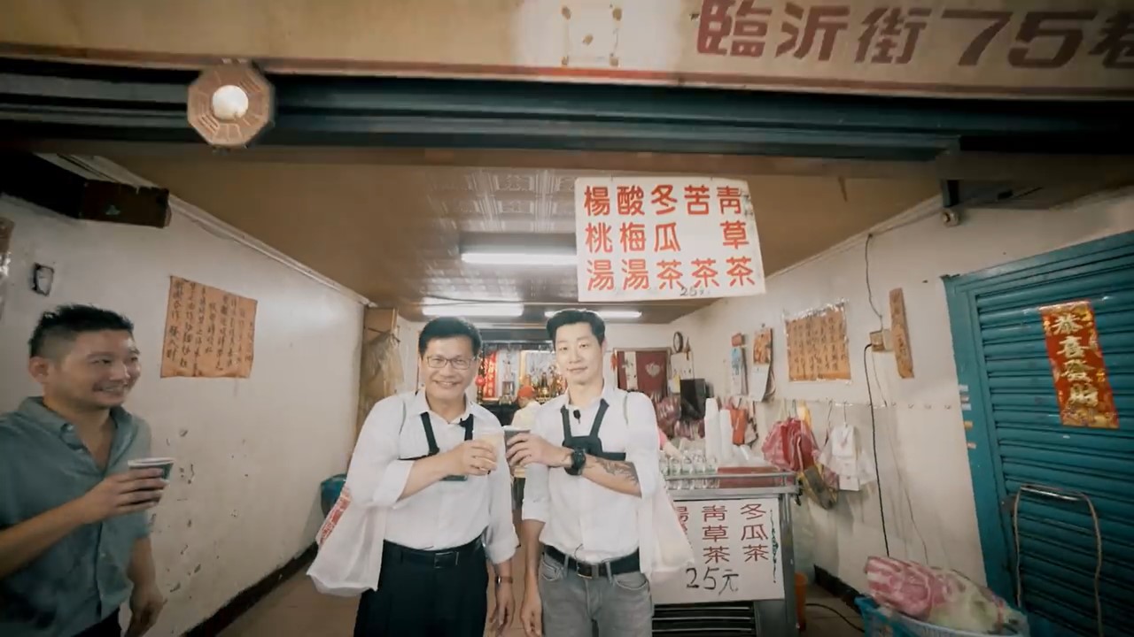 台北也能深度旅遊！林佳龍逛東門市場親做蚵仔煎：翻鍋失敗超尷尬