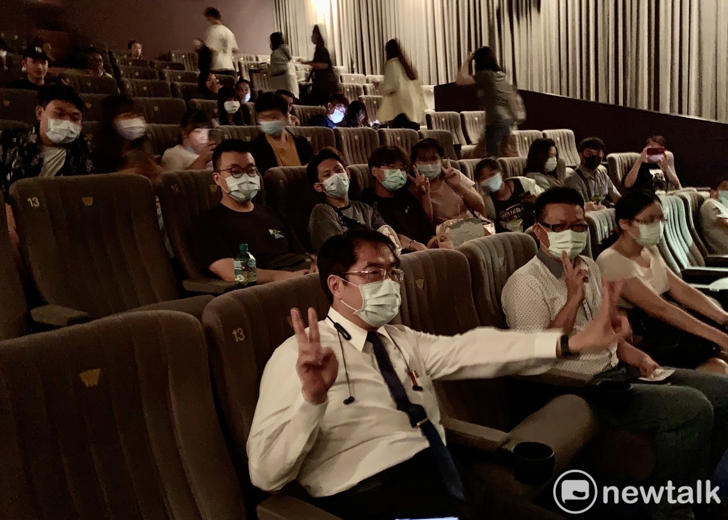 黃偉哲現身戲院觀看《無聲》 歡迎大家以行動支持國片
