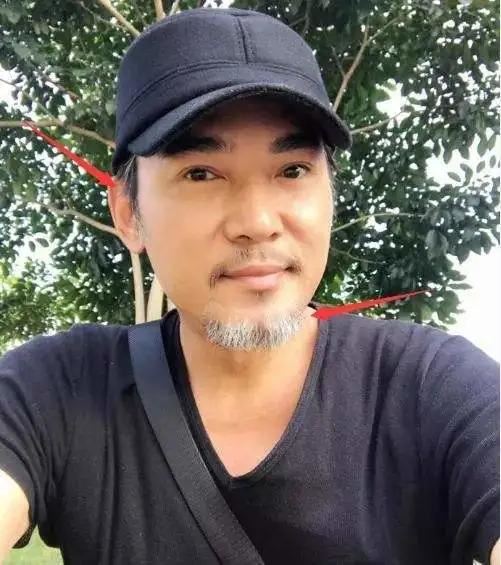 焦恩俊近照,臉泛白鬍渣。 圖:翻攝自微博 焦恩俊近照,臉泛白鬍渣。 圖:翻攝自微博