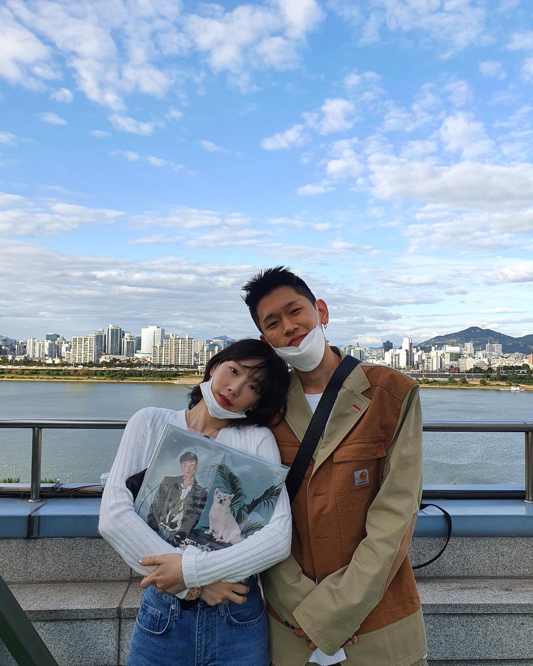 Crush昨日剛宣布新歌將會和太妍(圖左)合作,並於今日發行。 圖:翻攝自Crush IG Crush昨日剛宣布新歌將會和太妍(圖左)合作,並於今日發行。 圖:翻攝自Crush IG