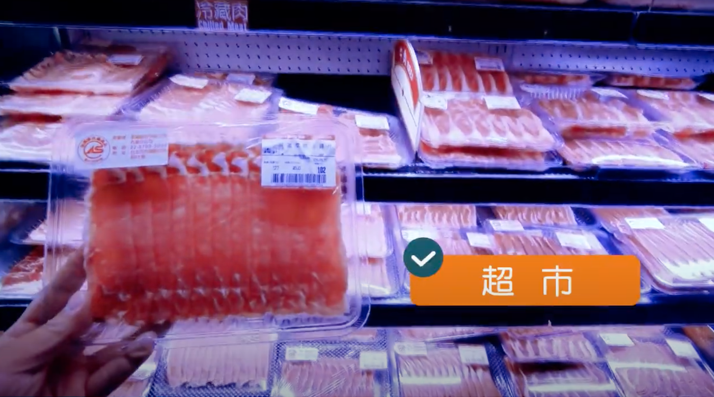 110年起,豬原料原產地要全面標示,衛生福利部續迪化商圈試辦後,第二波以家樂福及其量販附屬之美食街為試辦商家。 圖:翻攝自網路食藥署宣傳影片 110年起,豬原料原產地要全面標示,衛生福利部續迪化商圈試辦後,第二波以家樂福及其量販附屬之美食街為試辦商家。 圖:翻攝自網路食藥署宣傳影片