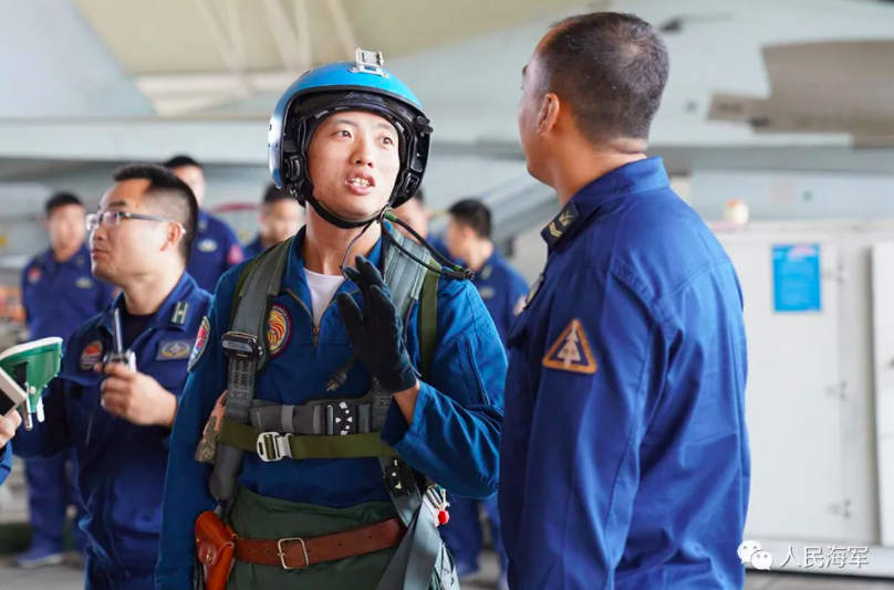 中國稱此次演練有近百名解放軍飛行員參訓。 圖:翻攝自中國海軍 中國稱此次演練有近百名解放軍飛行員參訓。 圖:翻攝自中國海軍
