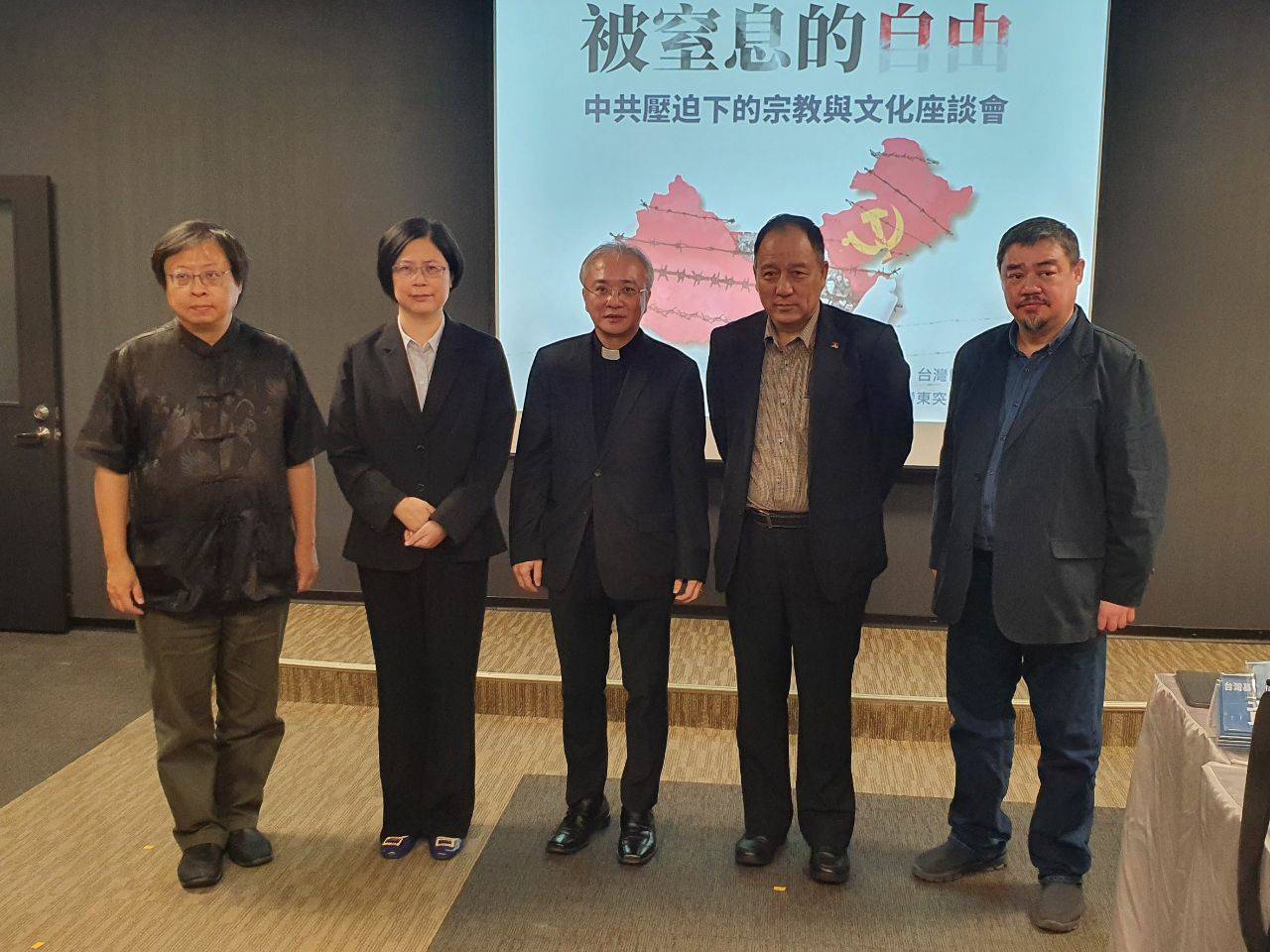 10月25日台灣圖博之友會與臺灣東突厥斯坦協會,共同舉辦「被窒息的自由-中共壓迫下的宗教與文化座談會」。 圖:台灣圖博之友會與臺灣東突厥斯坦協會提供 10月25日台灣圖博之友會與臺灣東突厥斯坦協會,共同舉辦「被窒息的自由-中共壓迫下的宗教與文化座談會」。 圖:台灣圖博之友會與臺灣東突厥斯坦協會提供