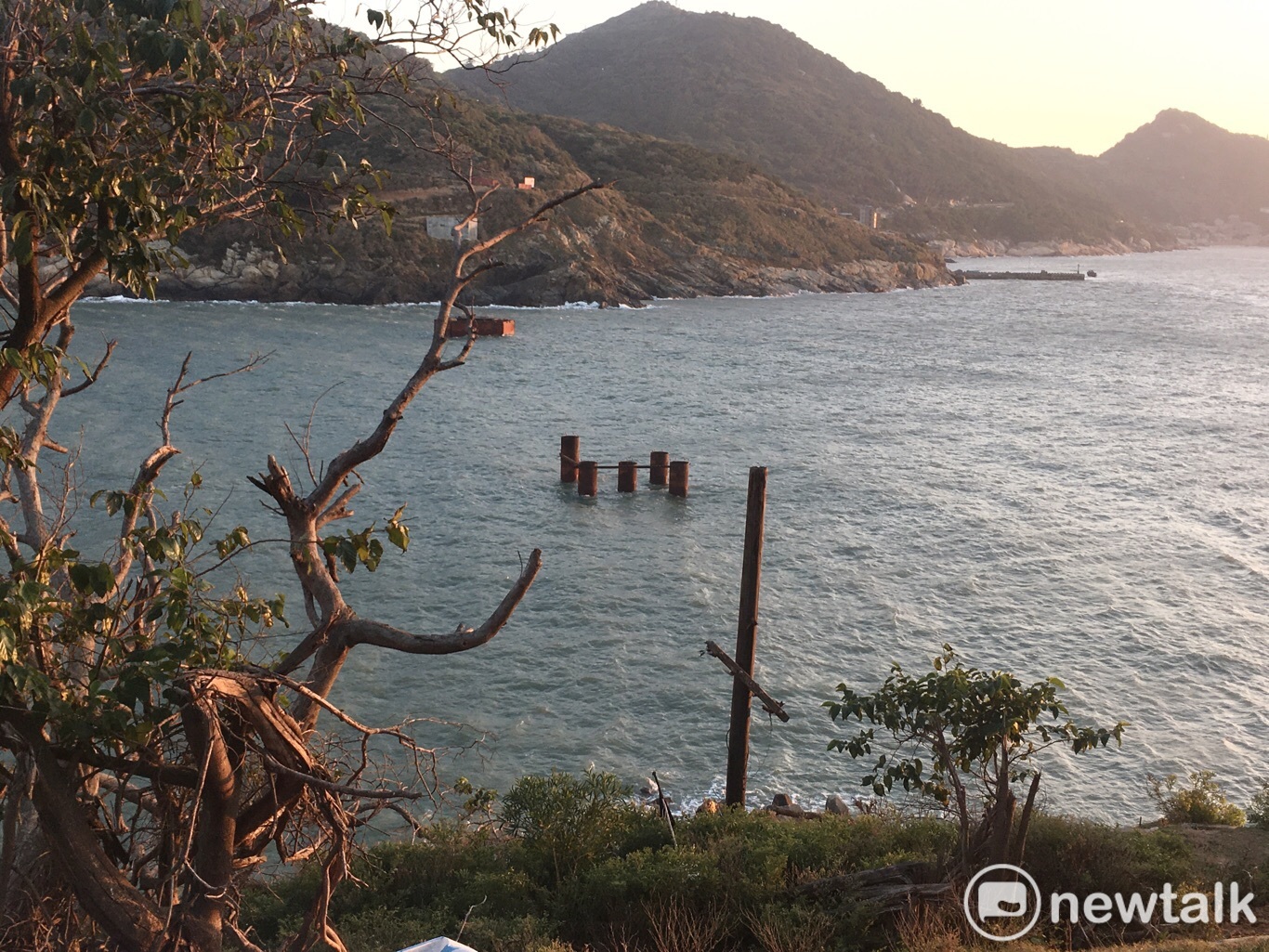 正在施工中的大坵島聯外橋樑工程,民國111年完工後將增加大坵與北竿島旅遊人潮,提升區內交通服務狀況。 圖:張良一/攝 正在施工中的大坵島聯外橋樑工程,民國111年完工後將增加大坵與北竿島旅遊人潮,提升區內交通服務狀況。 圖:張良一/攝