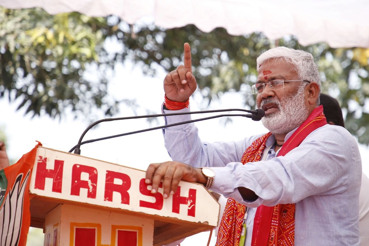 印度人民黨北方邦主席斯瓦坦特拉·德·辛格(Swatantra Dev Singh)表示,印度總理莫迪已經決定何時會與中國交戰,然而此話反遭印度國防部長拉格納特·辛格打臉。 圖:翻攝自Swatantra Dev Singh推特 印度人民黨北方邦主席斯瓦坦特拉·德·辛格(Swatantra Dev Singh)表示,印度總理莫迪已經決定何時會與中國交戰,然而此話反遭印度國防部長拉格納特·辛格打臉。 圖:翻攝自Swatantra Dev Singh推特