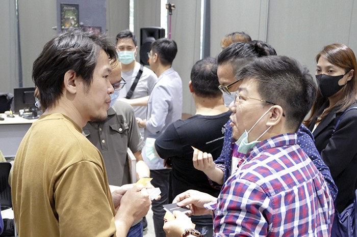 《蜉蝣之島》林正庭導演與「知知訂閱」程鼎森執行長交流討論。 圖:創夢市集/提供 《蜉蝣之島》林正庭導演與「知知訂閱」程鼎森執行長交流討論。 圖:創夢市集/提供