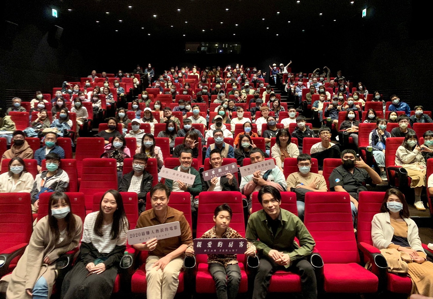 鄭有傑攜姚淳耀、白潤音父子檔出席《親愛的房客》映後。 圖:牽猴子整合行銷/提供 鄭有傑攜姚淳耀、白潤音父子檔出席《親愛的房客》映後。 圖:牽猴子整合行銷/提供