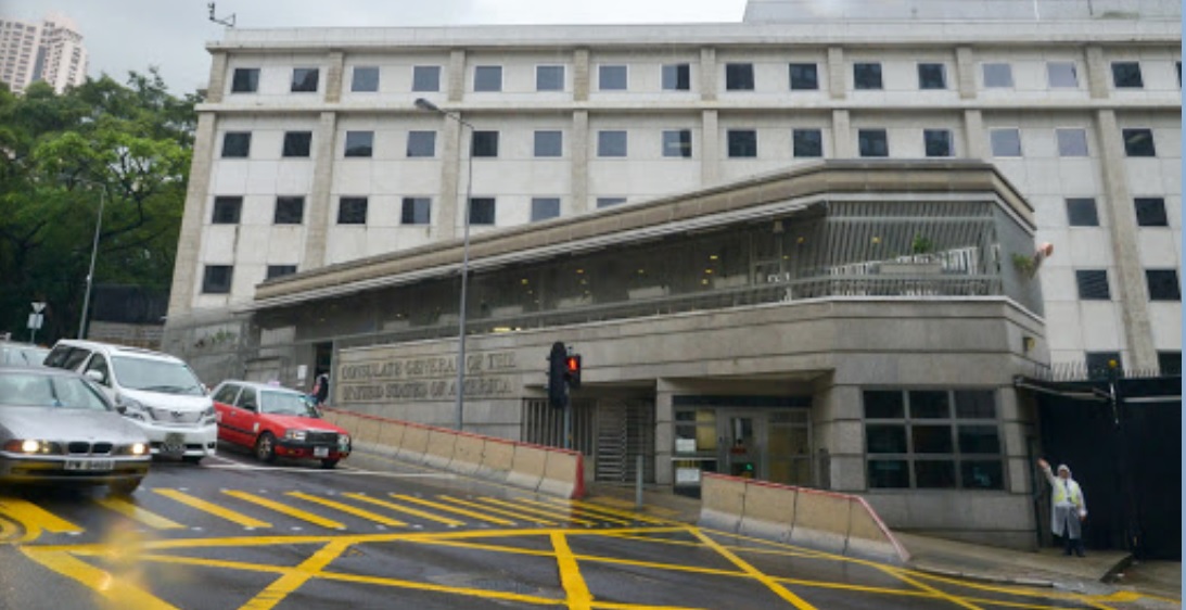 美國駐港澳總領事館上班日的上午8時30分才會開門,鍾翰林到得太早,尋求庇護只差一步。 圖:翻攝自Google Map 美國駐港澳總領事館上班日的上午8時30分才會開門,鍾翰林到得太早,尋求庇護只差一步。 圖:翻攝自Google Map
