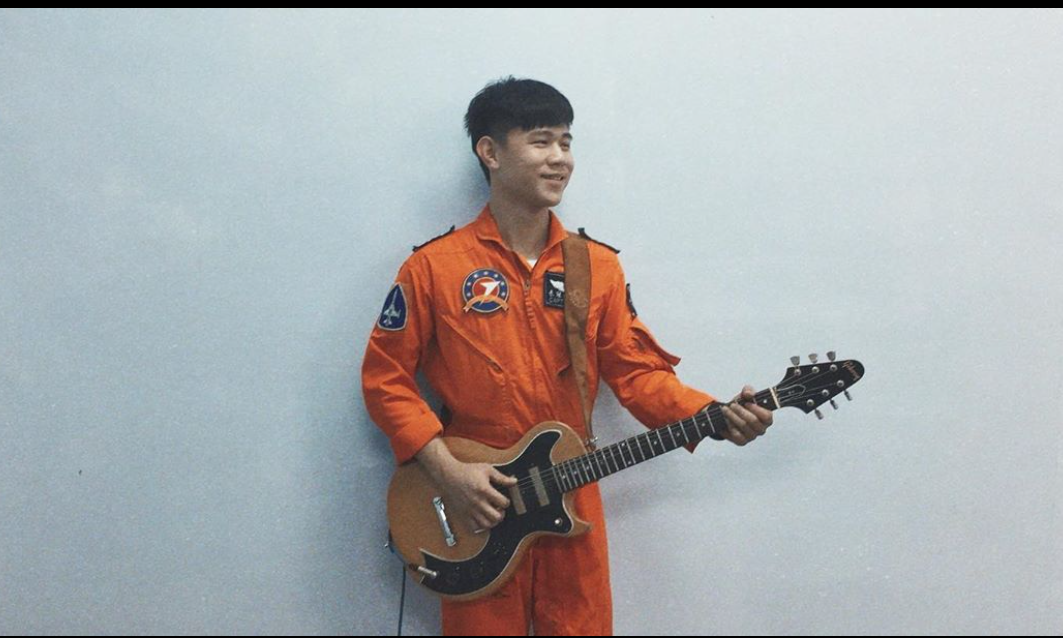 An F-5E fighter plane crashed into the sea at the Taitung Zhihang base.  The flight officer, Captain Zhu Guanluo, parachuted into the sea, but was no longer breathing or beating when he was rescued.  He was sent to Taitung Mackay Hospital and sadly pronounced dead.  Image: Retrieved from Instagram: tigersonic737