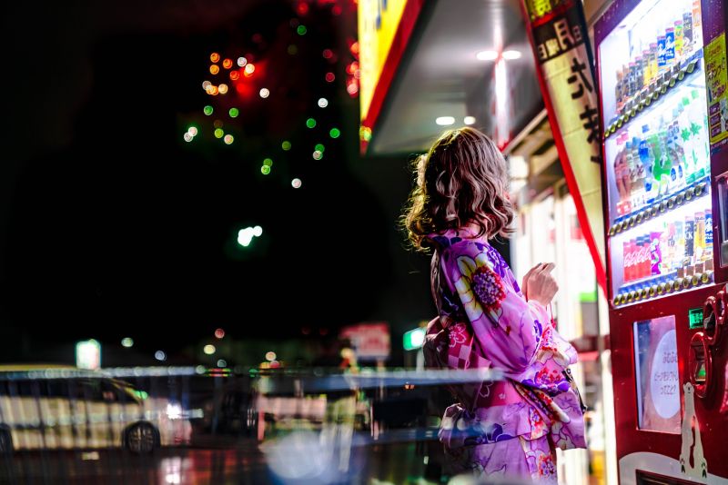 女發現販賣機「超貼心選項」！  眾人一看衝了：好想投投看