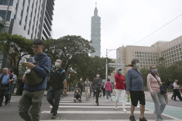 外媒記者批評台灣防疫手段　老外秒打臉曝背後功臣