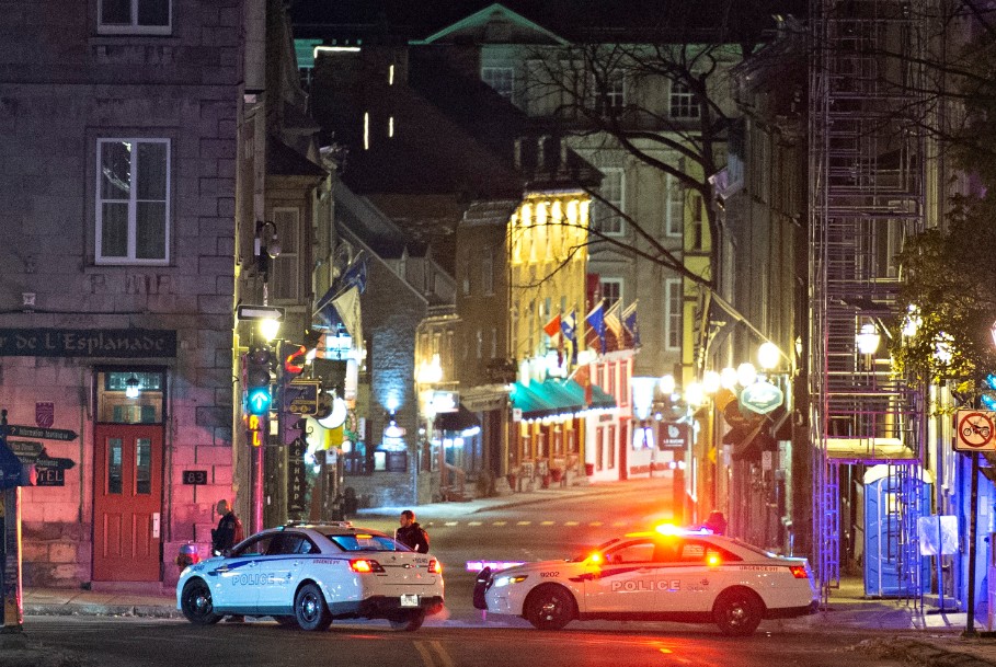 加拿大萬聖夜驚魂！25歲男嫌穿「中世紀服裝」揮劍襲路人釀2死5傷