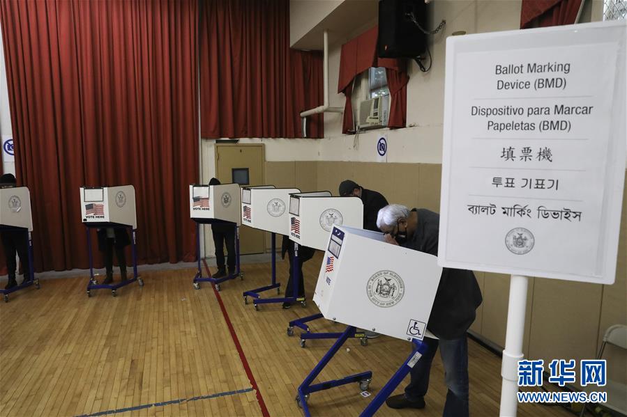 美國總統大選,紐約民眾踴躍參加提前投票。 圖:翻攝自新華網 美國總統大選,紐約民眾踴躍參加提前投票。 圖:翻攝自新華網