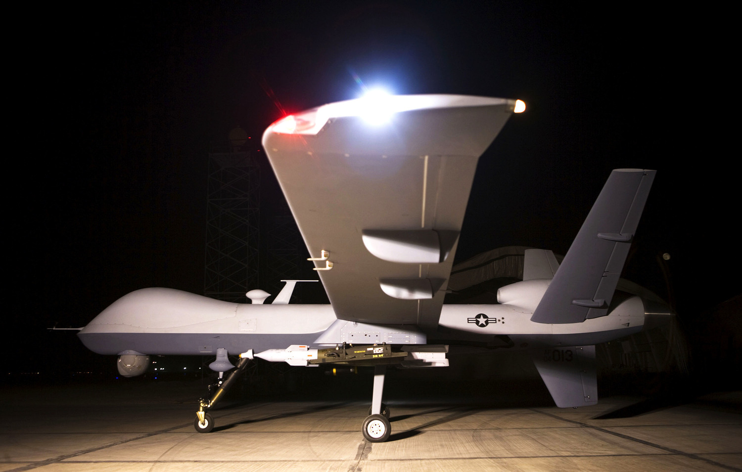 MQ-9B衛士無人機是武裝性的多任務遠程駕駛飛機,主要用於動態執行目標、情報收集,還可以配備地獄火飛彈等武器。 圖:翻攝自美國空軍官網 MQ-9B衛士無人機是武裝性的多任務遠程駕駛飛機,主要用於動態執行目標、情報收集,還可以配備地獄火飛彈等武器。 圖:翻攝自美國空軍官網