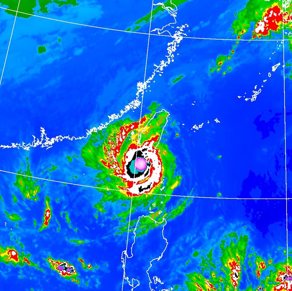 閃電颱風暴風圈壟罩  台東、恆春半島時雨量破60毫米