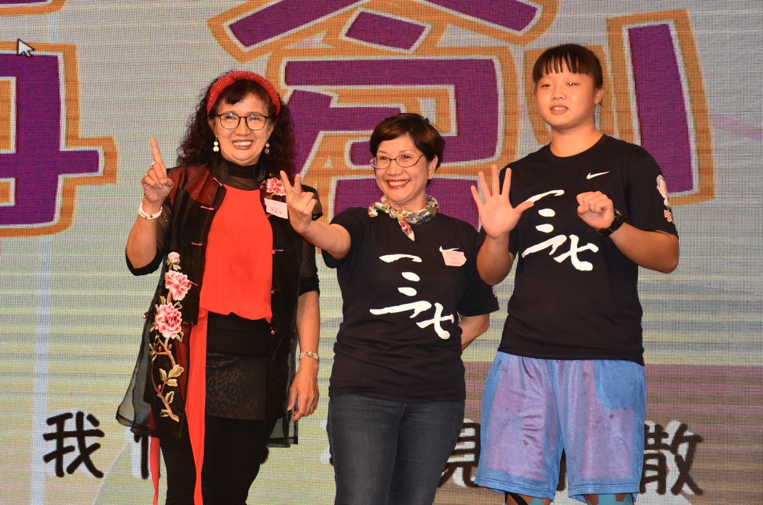 高雄市七賢籃球成立50周年慶 500子弟兵回娘家與「姥姥」劉錦池團聚