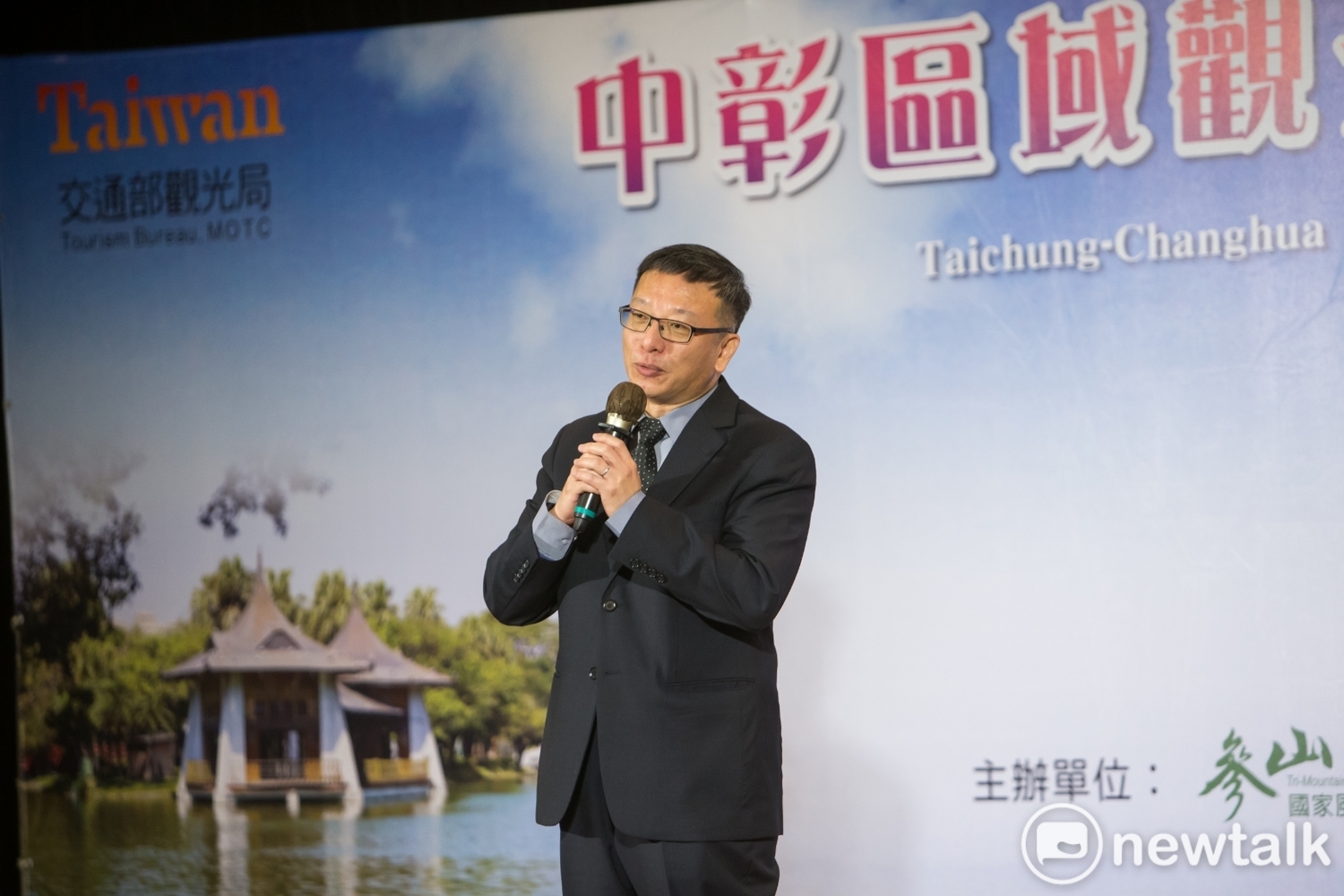 參山處長柯建興致詞時強調,中彰區域聯盟以長期經營為目標,政府會挹注資源協助產業轉型、串聯整合遊程,提升觀光吸引力,期待產業一起合作經營,打造中彰觀光品牌。 圖:唐復年/攝 參山處長柯建興致詞時強調,中彰區域聯盟以長期經營為目標,政府會挹注資源協助產業轉型、串聯整合遊程,提升觀光吸引力,期待產業一起合作經營,打造中彰觀光品牌。 圖:唐復年/攝